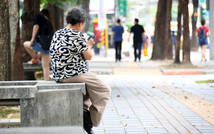 ▲研究發現咀嚼力將影響罹患失智症的機率。（圖／NOWnews資料照）