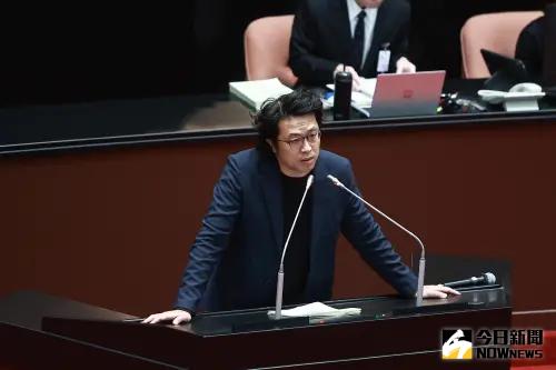 父親被爆賺紅錢、洗產地!沈伯洋代父提告3粉專「下周告傅崑萁」