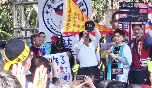 想遶境惹!罷免小物「慧成宮」冠軍帽爆紅 下星期開賣代理人是他