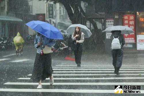 ▲大雨,下雨,天氣,配圖。(圖/記者陳明安攝) ▲大雨,下雨,天氣,配圖。(圖/記者陳明安攝)