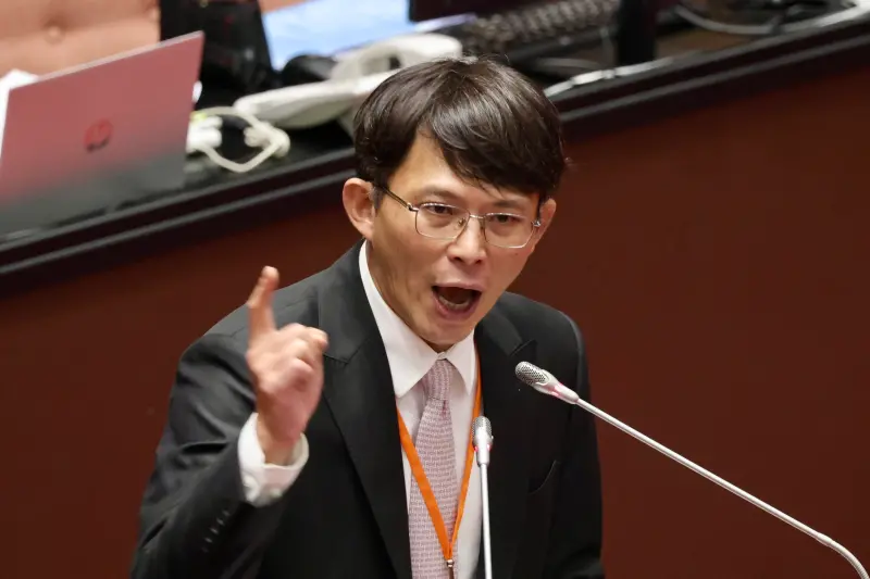 輪迴說惹議！卓榮泰挨轟幫派幫主　黃國昌酸：他完全沒慈悲心