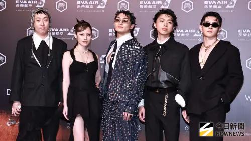 美秀集團破冰了!修齊狗柏KTV搭肩合唱 全因Toro金曲獎後台1句話